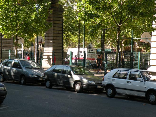  terrain de basket, sous la ligne aérienne de métro, 13e